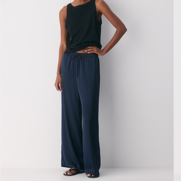 Aritzia Pants - Aritzia Wilfred The Lodge Pant Crepette Navy Admiral